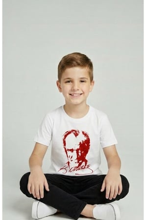 Erkek Çocuk ATATÜRK Baskılı T-Shirt Ve Siyah Keten Pantolon Takım 23Nisan 29Ekim Özel Günler