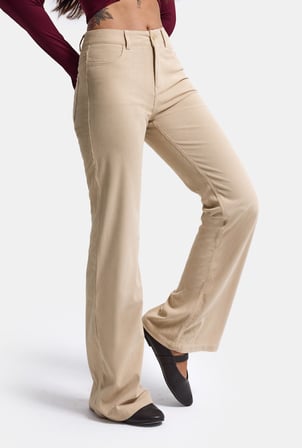 Kadın Bej Flare Fit Velvet Kadife Kumaş Pantolon