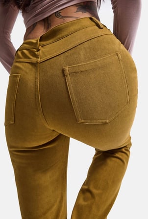 Kadın Yağ Yeşili Flare Fit Pürüzsüz Dokulu Esnek Velvet Kadife Kumaş Pantolon