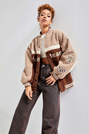 Kadın Bej Kahve Renk Teddy Kumaş Oversize Tasarım Kolej Ceket