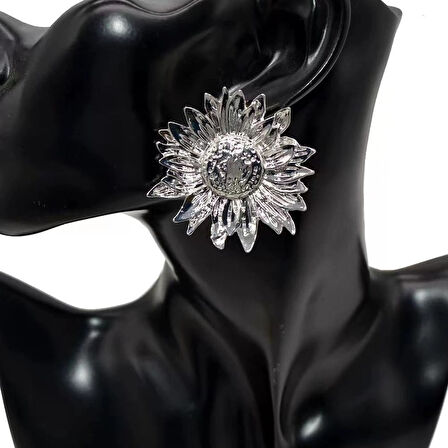 Göz Alıcı Gösterişli Gümüş Kaplama Ayçiçeği Model Şık Çelik Uçlu VIP Bijuteri Küpe | Parlak ve Zarif