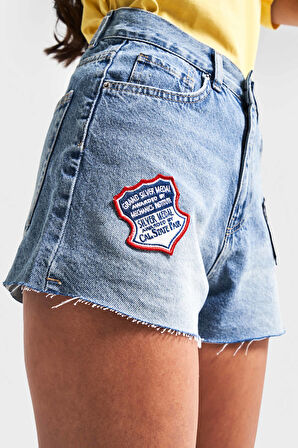 Kadın Mavi Renk 2s5-84 Mini Boy Arma Nakış Detaylı %100 Koton Mom Fit Denim Şort