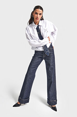 Kadın Beyaz Renk Bol Kesim Kravat Detaylı Özel Tasarım Gömlek