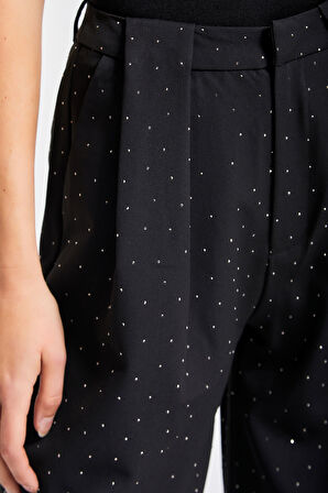 Kadın Siyah Renk Bol Kesim Önü Parlak Taşlı Özel Tasarım Pantolon