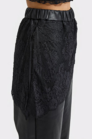 Kadın Siyah Renk Dantel Etek Detaylı Özel Tasarım Suni Deri Pantolon