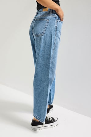 Kadın Mavi Renk 4s6-4 Carrot Fit Rahat Kesim İç boy 67cm %100 Koton Denim Jean