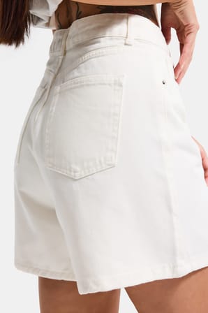 Kadın Kırık Beyaz Diana 7s6-101 Mom Fit Midi Boy Denim Şort
