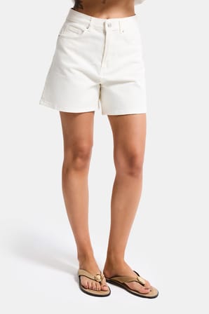 Kadın Kırık Beyaz Diana 7s6-101 Mom Fit Midi Boy Denim Şort