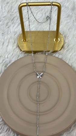 💎 Premium Parlak ve Şık ​Kelebek Figür Detaylı Sallantılı Silver Y Model Kadın Çelik Kolye (45 cm)