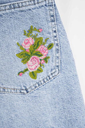 Kadın Mavi Renk 4s5-3 Midi Boy Çiçek Nakışlı %100 Koton Tasarım Denim Şort