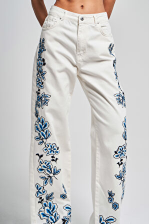 Kadın Beyaz Renk 5s5-2 Mavi Çiçek Nakışlı Straight Fit Yüksek Bel Özel Tasarım Denim Jean