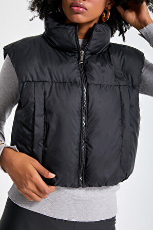 Kadın Siyah Renk w5-1 Şişme İçi Dolgulu Sıfır Kol Yandan Cepli Crop Şişme Yelek