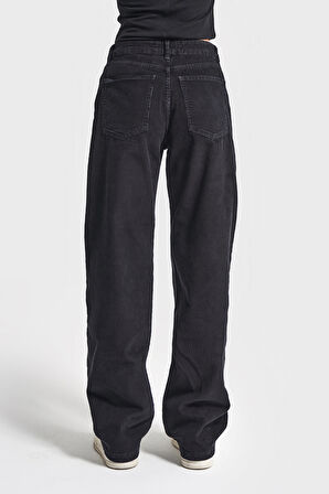 Kadın Taşlanmış Siyah Renk 2w5-1 Loose Fit Kadife Denim Parçalı Tasarım Denim Jean