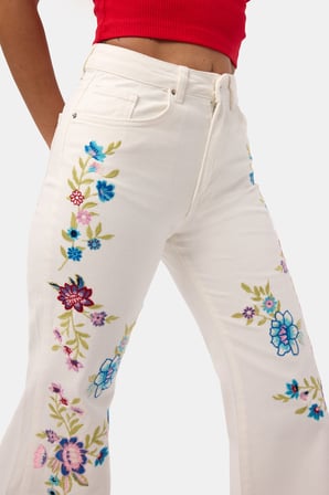 Kadın Kırık Beyaz 7s6-101 Flare Fit Nakışlı Özel Tasarım Denim Jean