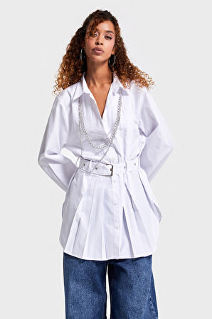 Kadın Beyaz Renk Kemer Detaylı Kolye Aksesuarlı Özel Tasarım Uzun Boy Oversize Gömlek