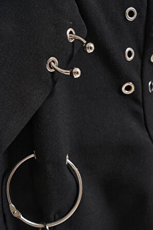 Kadın Siyah Renk Kuş Gözü Detaylı Crop Fit Özel Tasarım Kumaş Ceket