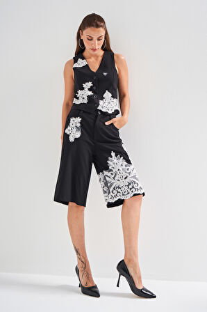 Kadın Siyah Renk Dantel Nakışlı Midi Boy Tasarım Kumaş Bermuda Şort