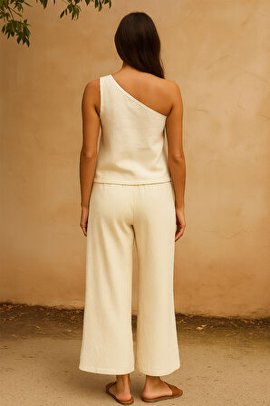 Kadın Beyaz Tek Omuzlu Şık Bluz & Geniş Paça Pantolon İkili Takım
