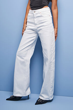 Kadın Beyaz Renk Likralı Kumaş Wide Leg Denim