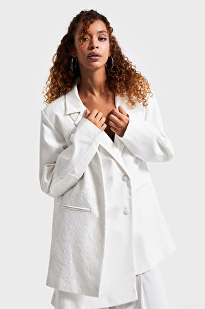 Kadın Ekru Renk Dantel Detaylı Özel Tasarım Oversize Kruvaze Kumaş Ceket