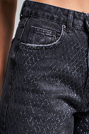 Kadın Koyu Füme Renk T-2S5-1  Parlak Taşlı Mom Fit Midi Boy Tasarım %100 Koton Denim Şort