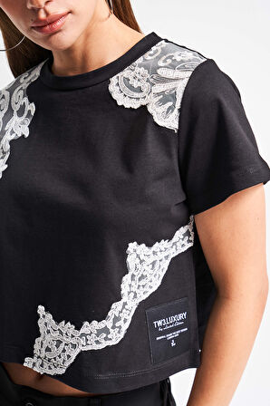 Kadın Siyah Renk Beyaz Dantel Detaylı Tasarım %100 Pamuk T-Shirt