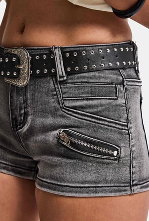 Kadın Koyu Füme Mini Kemer Dahil Özel Tasarım Denim Şort