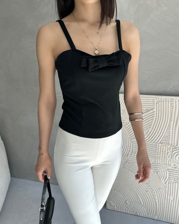 İp Askılı Yakası Fiyonk Detaylı Crep Bluz