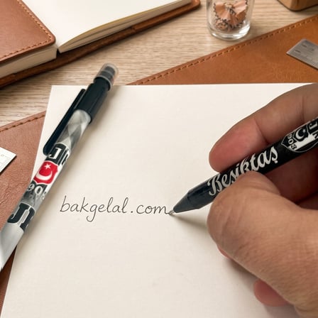 BakGelAl Beşiktaş BJK Lisanslı Versatil Uçlu Kalem – Siyah Beyaz Taraftar Kalemi 1 Adet