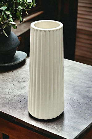 Dekoratif Çizgili Beyaz Seramik Vazo 18x9x9cm