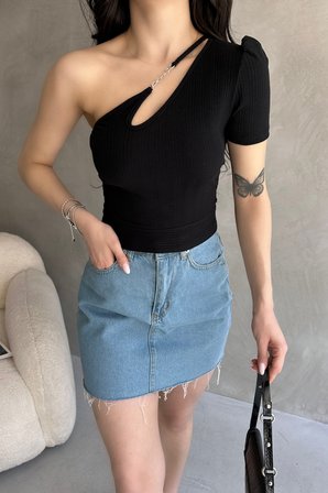 Tek Omuz Zincir Detaylı Crop Bluz - SİYAH - XL
