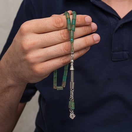 Metal Püsküllü Deniz Yeşili Kesme Sıkma Kehribar Tesbih