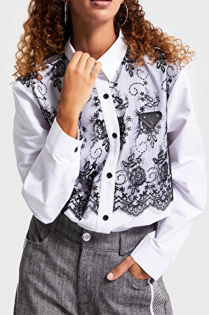 Kadın Beyaz Renk Siyah Dantel Detaylı Özel Tasarım Gömlek