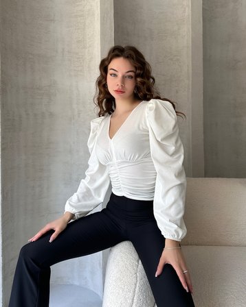 V Yaka Drape Detaylı Crep Bluz - BEYAZ - M