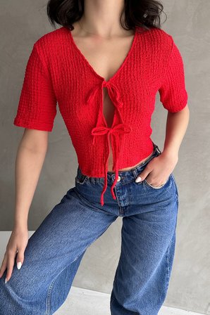 V Yaka Önü Bağlamalı Gofre Crop Bluz - KIRMIZI - M