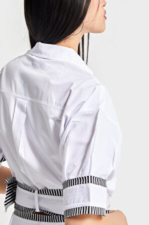 Kadın Beyaz Renk Oversize Kemer Detaylı Önü Düğmeli Crop Top Kumaş Gömlek