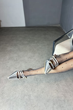 Günlük Kadın sivri Burunlu Ayarlanabilir Tokalı İnce Topuklu Arkası Açık Abiye Ayakkabı 901