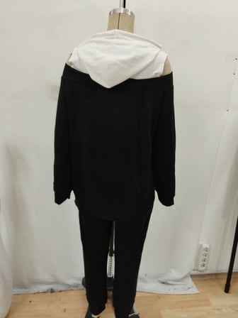 Kadın Siyah Beyaz Kapüşonlu Omuz Dekolteli Eşofman Takımı - Viskon Sweatshirt ve Jogger Alt İkili Takım - XXL