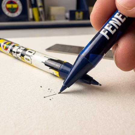 BakGelAl Fenerbahçe Lisanslı 0.7 mm Versatil Kalem – Taraftar Desenli Uçlu Kalem Okul Kırtasiye 1 Adet