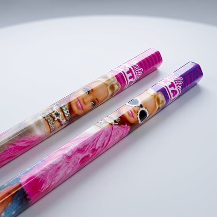 BakGelAl Barbie Extra Lisanslı Versatil Kalem – Renkli Desenli Uçlu Kalem 1 Adet