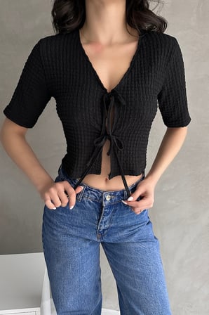 V Yaka Önü Bağlamalı Gofre Crop Bluz - SİYAH - M