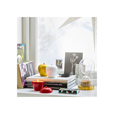 Metal kutuda kokulu mum, kırmızı, 24 saat, elma ve tarçın