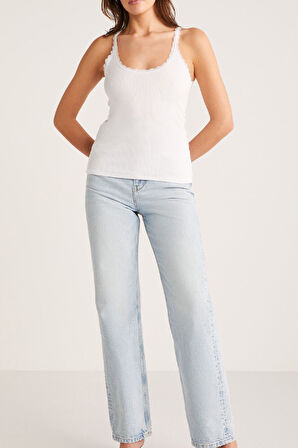 Kadın Beyaz Normal Kalıp Dantel Detalı Ince Askılı Oyuk Yaka Atlet - Beyaz - L-XL