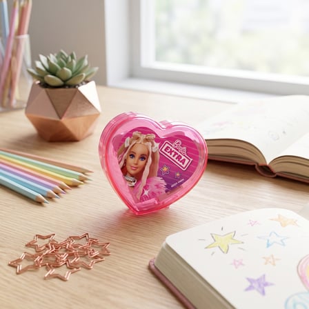 BakGelAl Barbie Extra Lisanslı Kalp Şekilli Kalemtıraş – Pembe Kapaklı Çocuk Okul Kırtasiye Ürünü