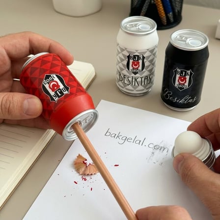 Beşiktaş Lisanslı Kutu İçecek Tasarımlı Hazneli Kalemtıraş – BJK 1903 Taraftar Kırtasiye