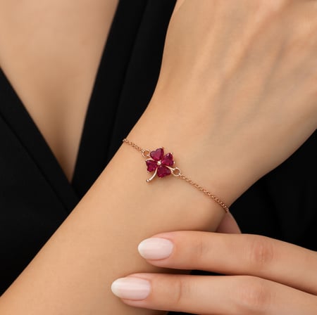 💎 Premium Parlak ve Şık Rose Gold Renk Koyu Pembe Taşlı Yonca Kadın 925 Ayar Gümüş Bileklik (21 cm)