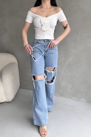 Kayık Yaka Gül Detaylı Crop Bluz - BEYAZ - M