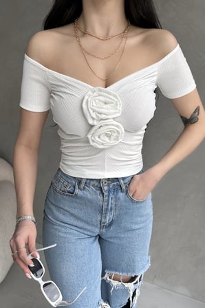 Kayık Yaka Gül Detaylı Crop Bluz - BEYAZ - M