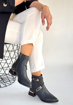 İnay Siyah Cilt Topuklu Bot