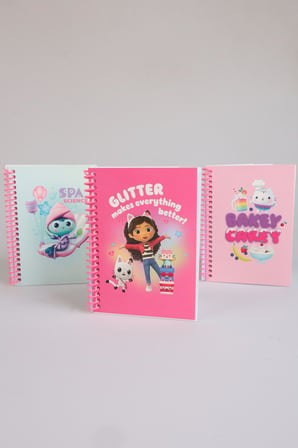 x Dekomus Lisanslı Gabby’s Dollhouse A6 Çizgili Spiralli Bloknot 80 Yaprak Tek Adet "Dekomus Cep Defteri Hediyeli"